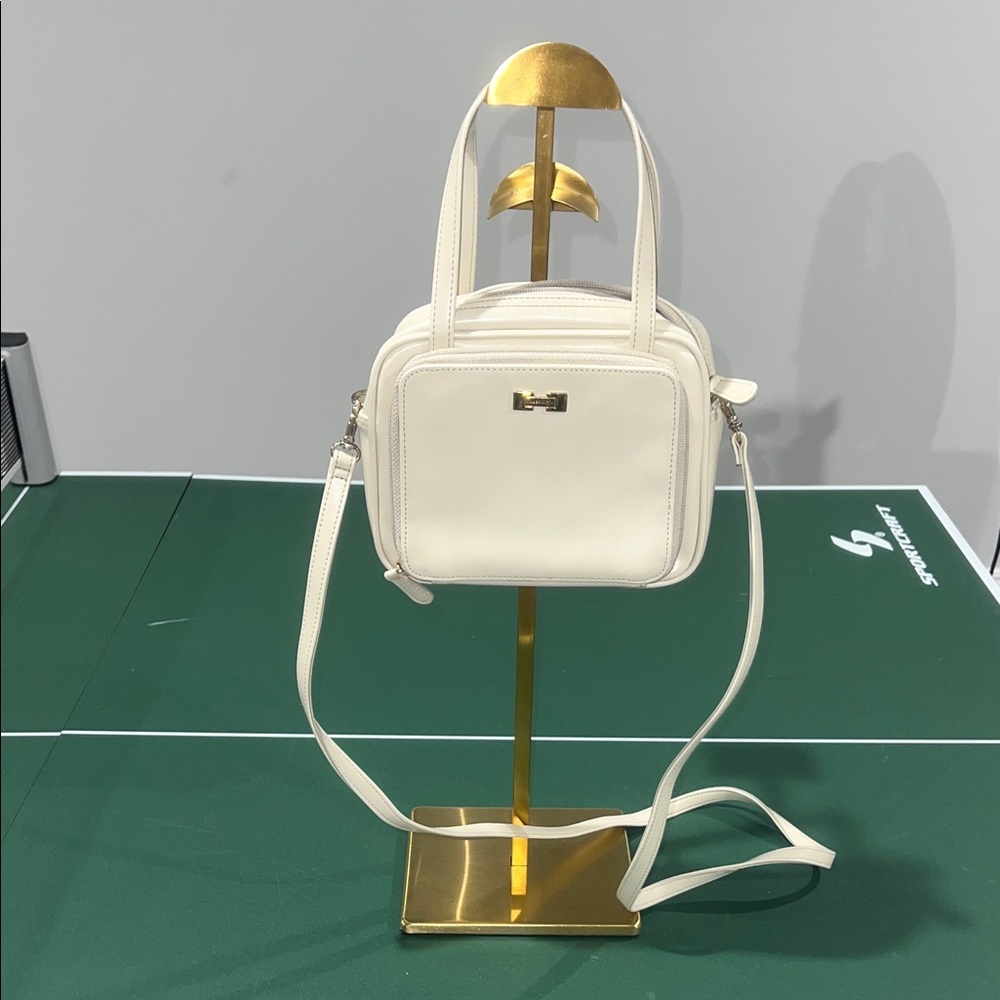 Liz Claiborne Cream Crossbody Hand Bag